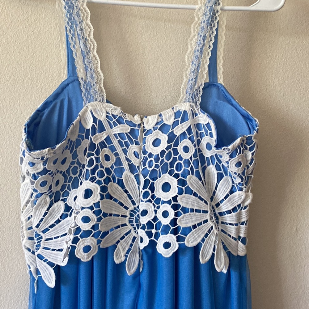 Maxi - Picture 3 of 4